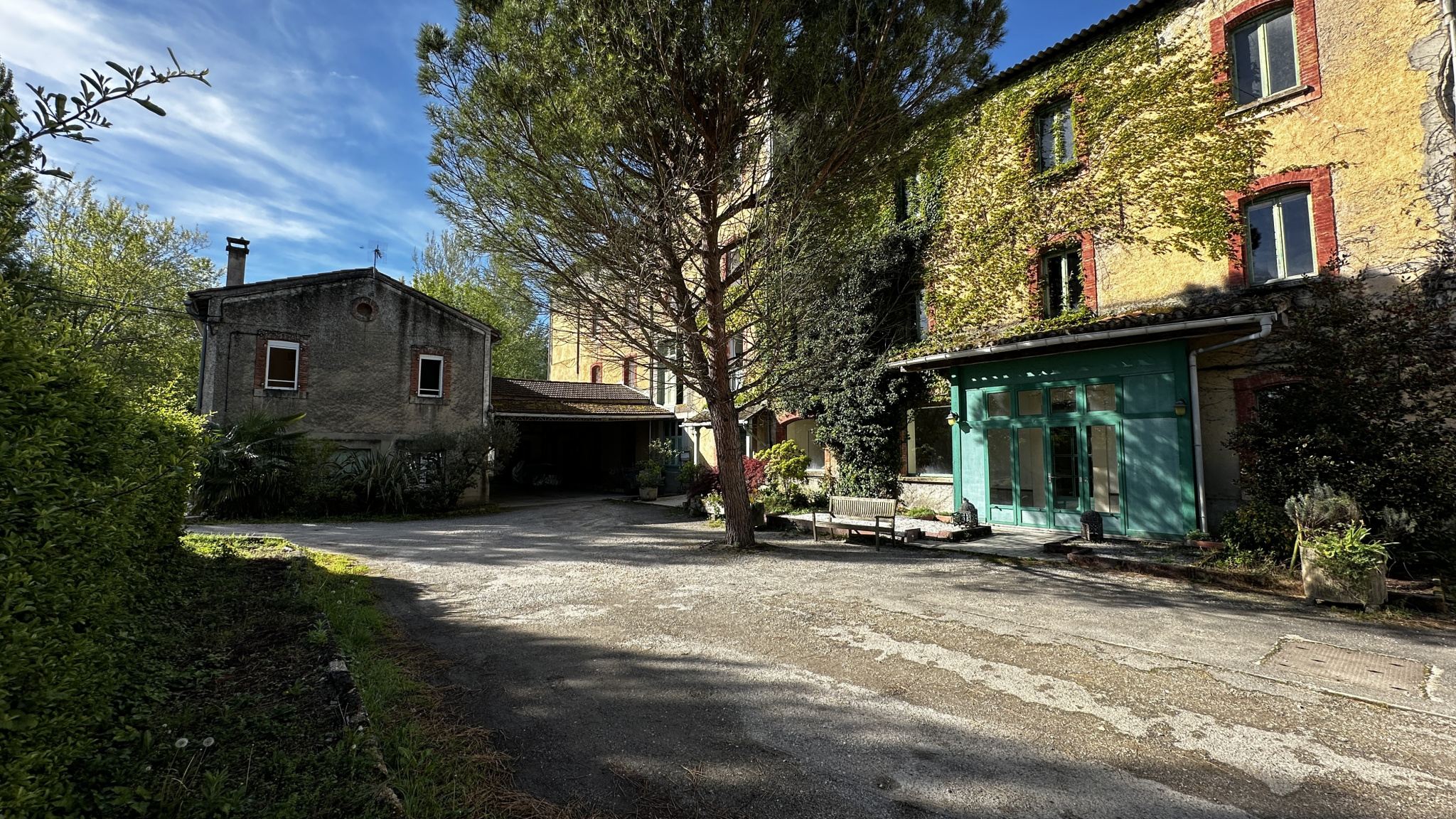À Sorèze, Moulin aménagé sur plus d'un hectare.